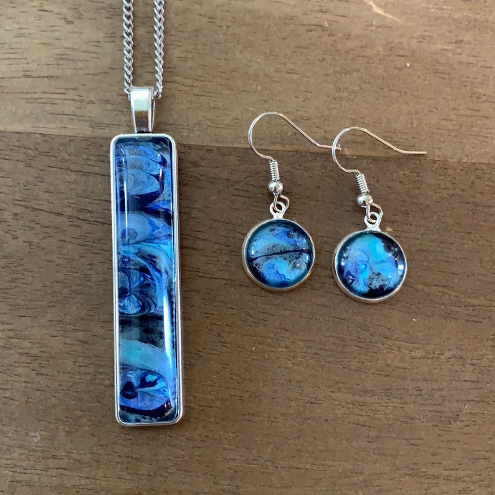 Necklace and earring set